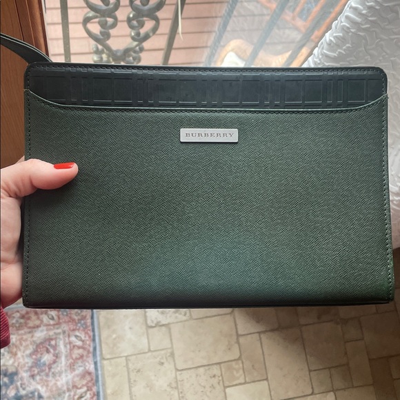 Burberry Handbags - BURBERRY Zippered Clutch Leather Vintage Bag
